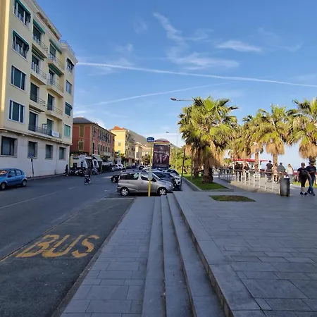 Estate Sulla Spiaggia Di Varazze