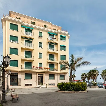 Estate Sulla Spiaggia Di * Varazze